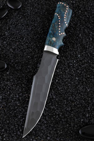 Нож Носорог сталь булат полный камень, рукоять карельская береза синяя резная