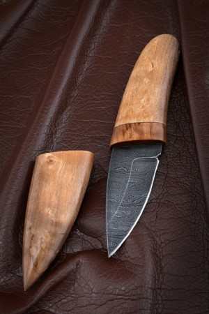 Нож Мараката, сталь дамаск, рукоять и ножны дерево карельская береза