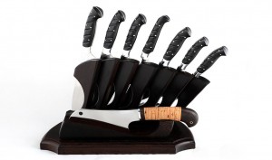 Подставка из венге с набором из 7 ножей и тяпки (95х18, черный акрил) "Галина"