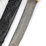 Нож Танто большой сталь дамаск торцевой, рукоять и ножны черный граб резные на подставке 
